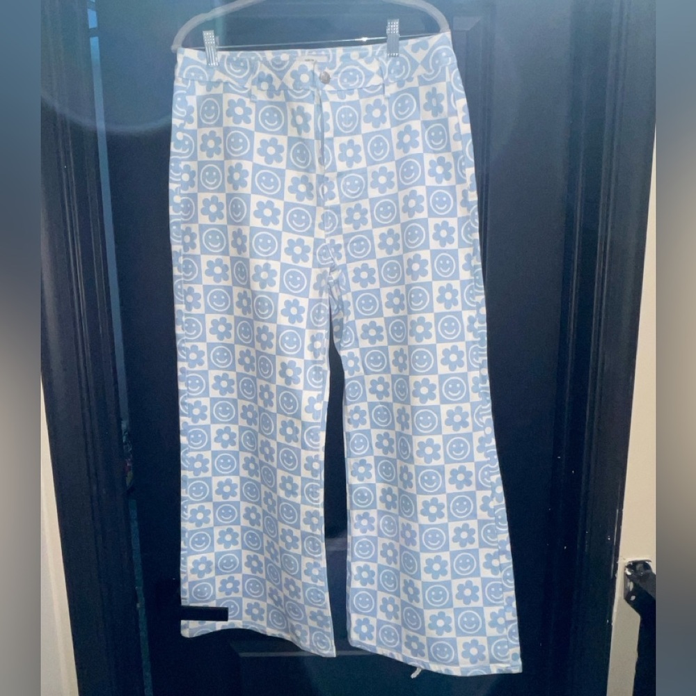 Forever 21 size 31 Playful Blue and White Graphic jeans (part of a set)